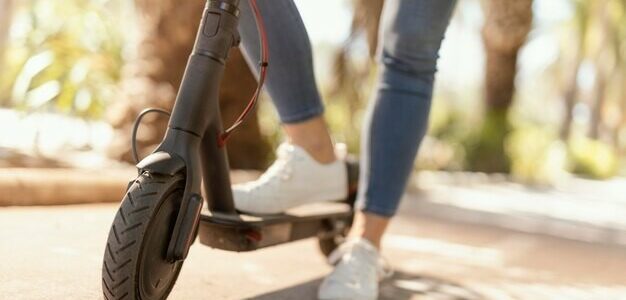 Legislación y Seguros de PATINETES ELÉCTRICOS en España: Protegiendo a los Usuarios y a Terceros